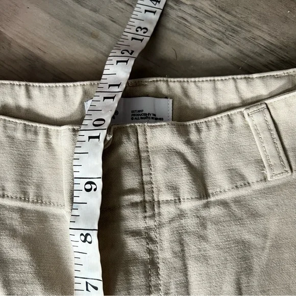 Aritzia TNA Picture Cargo Pant Beige Size 6 High Rise Utility - Picture 14 of 16